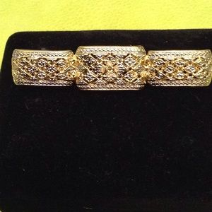 Vintage Gorgeous filigree brooch